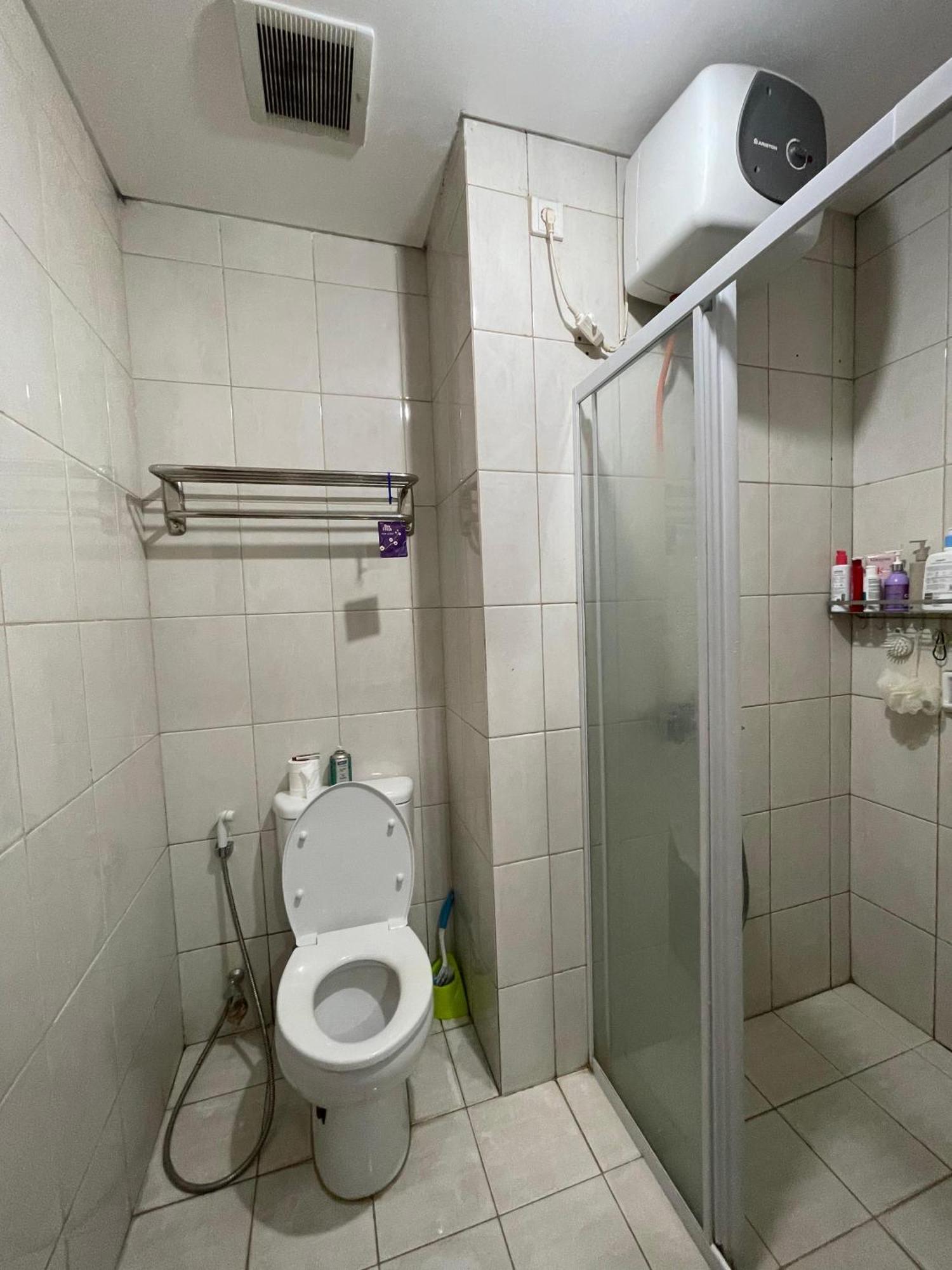 1br Thamrin Executive With Netflix, Rooftop Pool, Jacuzzi, Sauna, Gym, 5mins Walk To Grand Indonesia Pangsapuri *